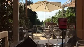 Les Amis Dinent